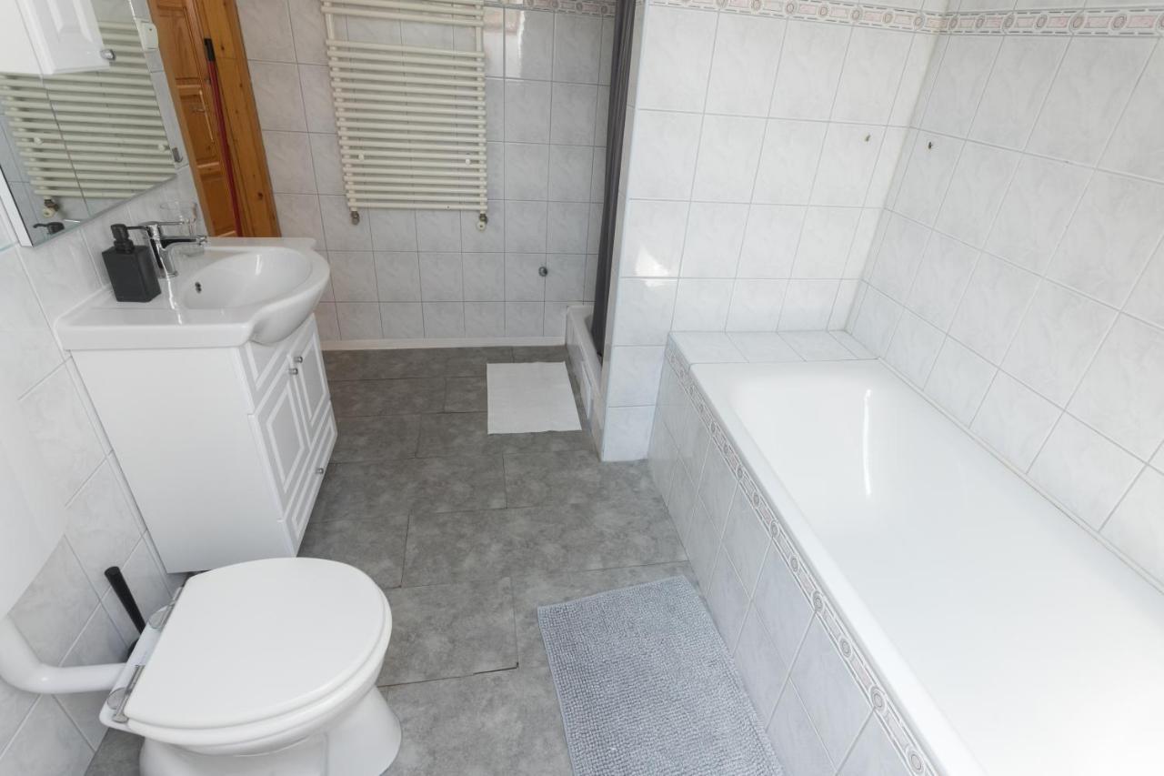 Hi-Bp Garden City Batsanyi Apartment 3 Rooms, Apartment Upstairs Near The City Train With Free Parking Budapest Ngoại thất bức ảnh
